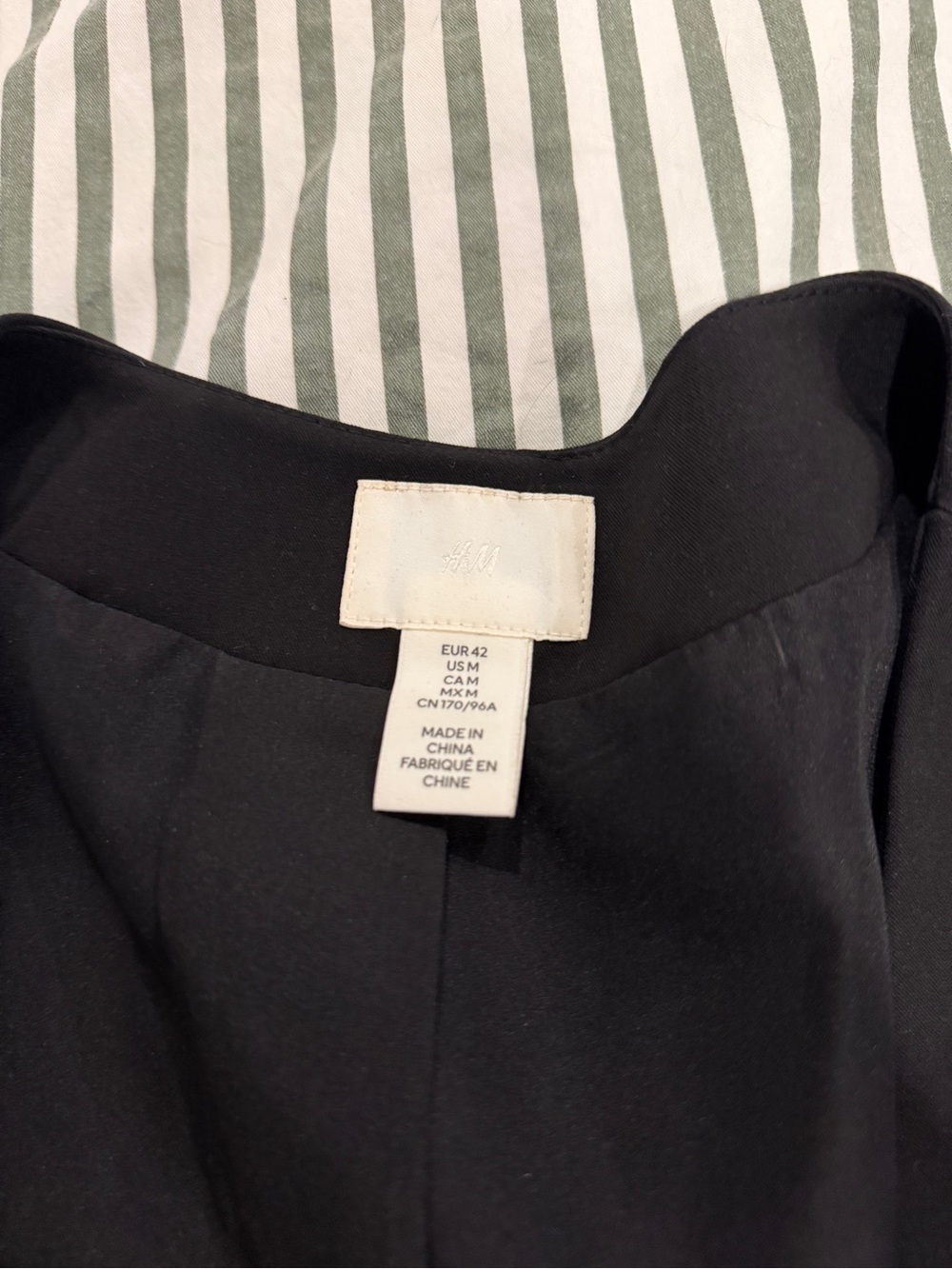H&M Black Tailored Vest with V-Neck - Picture 5 of 5